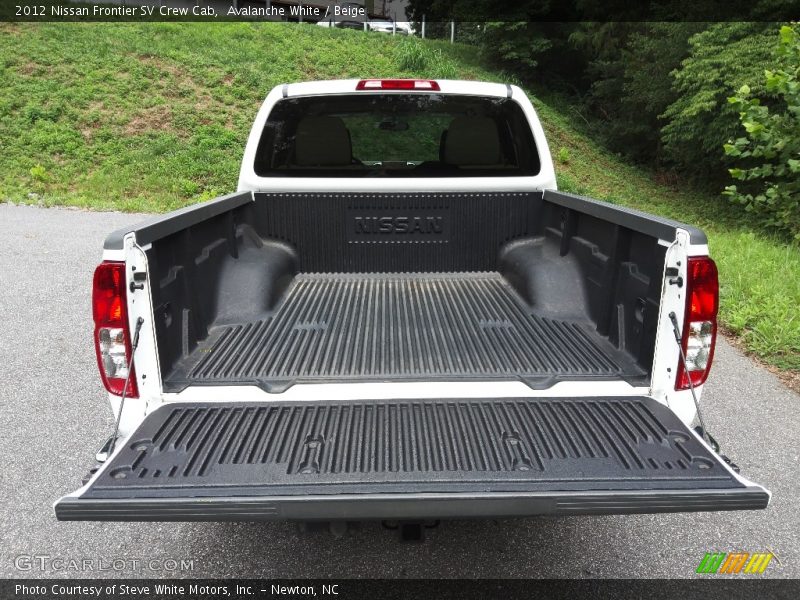Avalanche White / Beige 2012 Nissan Frontier SV Crew Cab