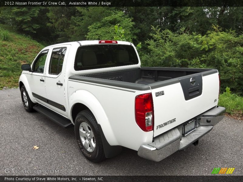 Avalanche White / Beige 2012 Nissan Frontier SV Crew Cab
