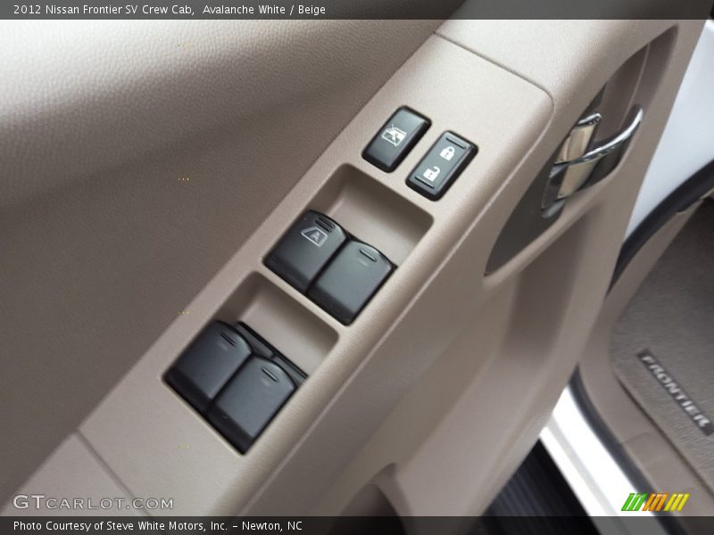 Avalanche White / Beige 2012 Nissan Frontier SV Crew Cab