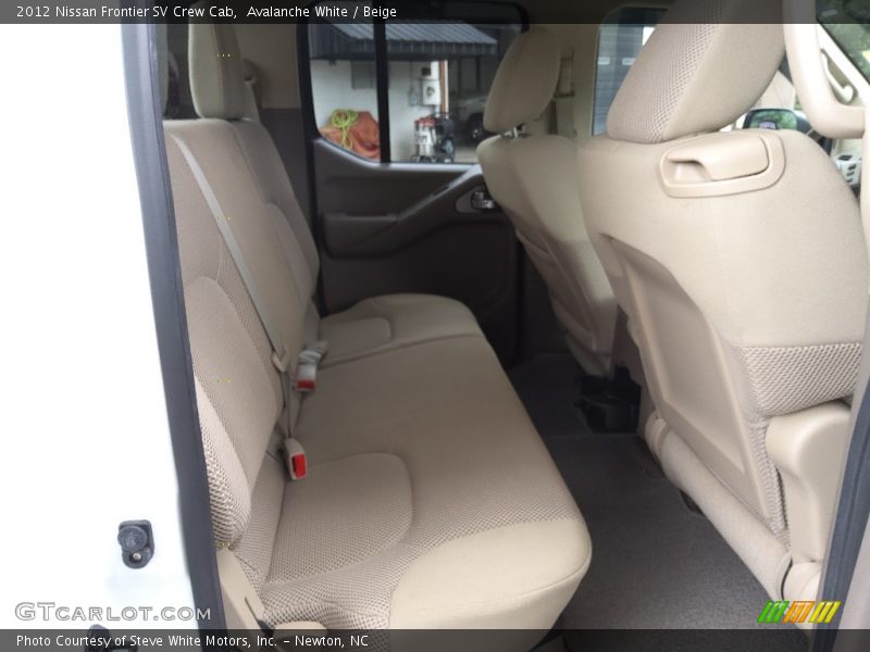 Avalanche White / Beige 2012 Nissan Frontier SV Crew Cab