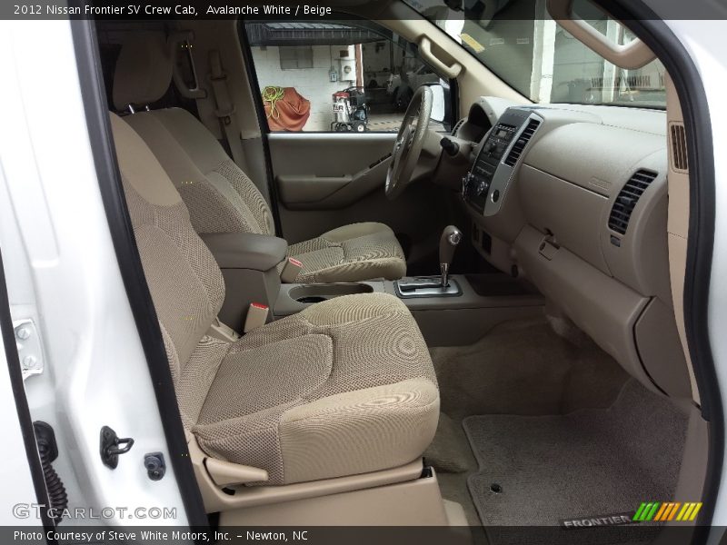 Avalanche White / Beige 2012 Nissan Frontier SV Crew Cab