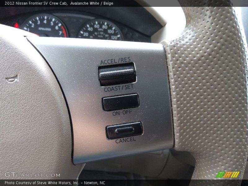 Avalanche White / Beige 2012 Nissan Frontier SV Crew Cab