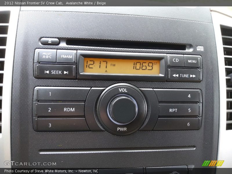 Avalanche White / Beige 2012 Nissan Frontier SV Crew Cab