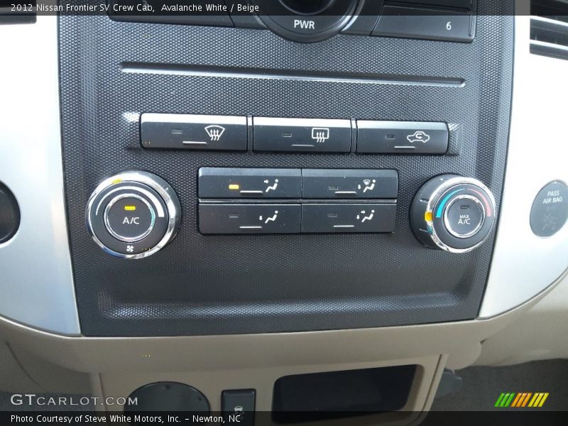 Avalanche White / Beige 2012 Nissan Frontier SV Crew Cab