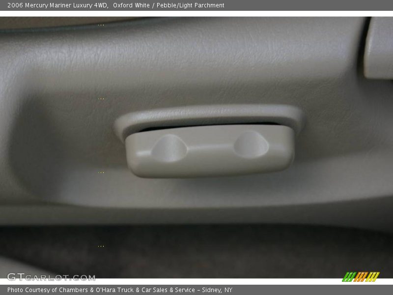 Oxford White / Pebble/Light Parchment 2006 Mercury Mariner Luxury 4WD