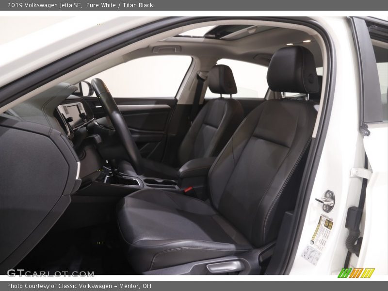 Pure White / Titan Black 2019 Volkswagen Jetta SE
