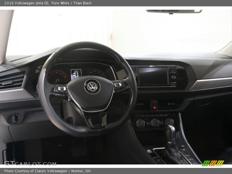 Pure White / Titan Black 2019 Volkswagen Jetta SE