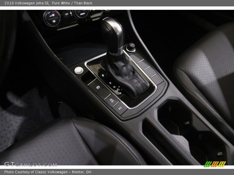 Pure White / Titan Black 2019 Volkswagen Jetta SE