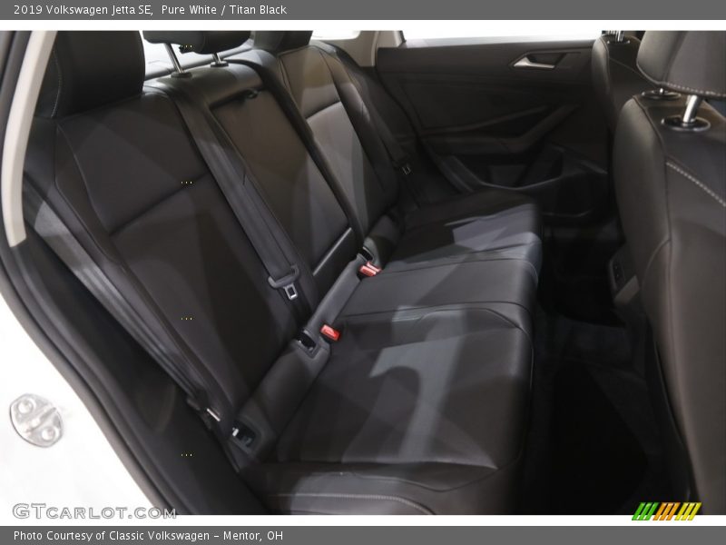 Pure White / Titan Black 2019 Volkswagen Jetta SE