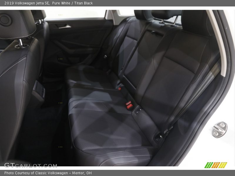 Pure White / Titan Black 2019 Volkswagen Jetta SE