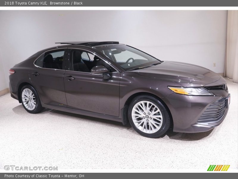 Brownstone / Black 2018 Toyota Camry XLE