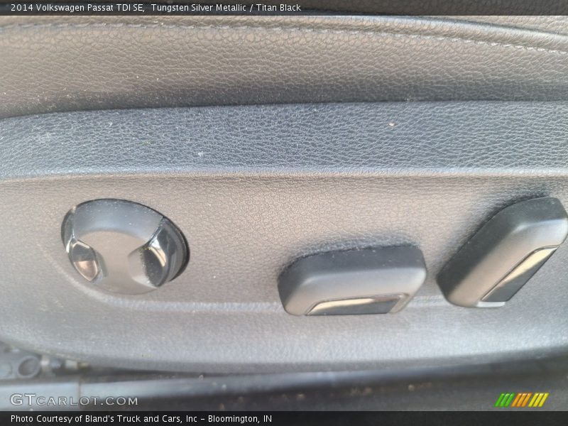 Tungsten Silver Metallic / Titan Black 2014 Volkswagen Passat TDI SE