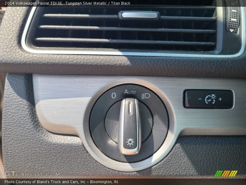 Tungsten Silver Metallic / Titan Black 2014 Volkswagen Passat TDI SE