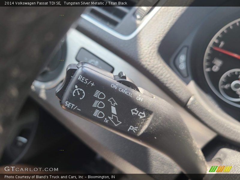Tungsten Silver Metallic / Titan Black 2014 Volkswagen Passat TDI SE