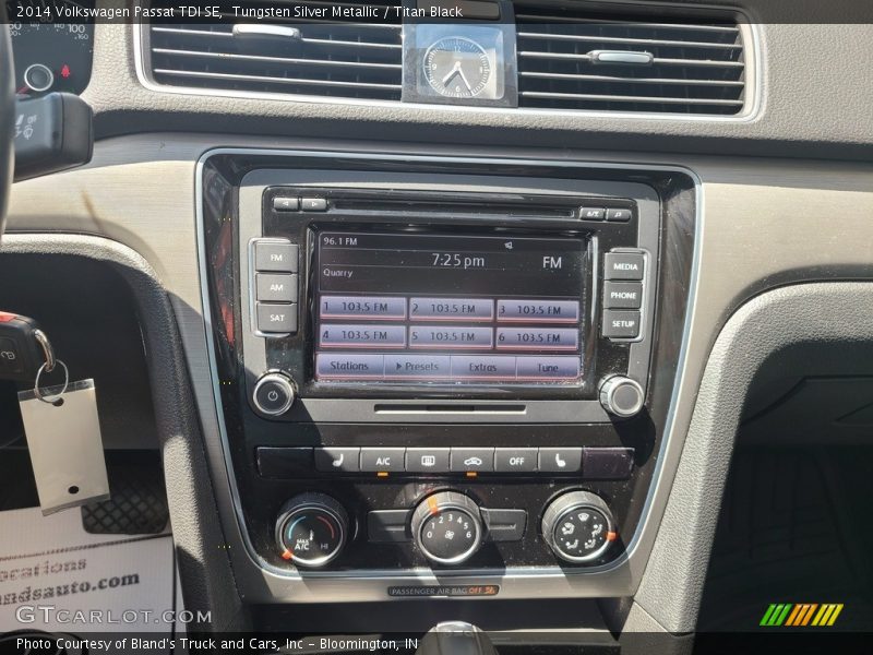 Tungsten Silver Metallic / Titan Black 2014 Volkswagen Passat TDI SE