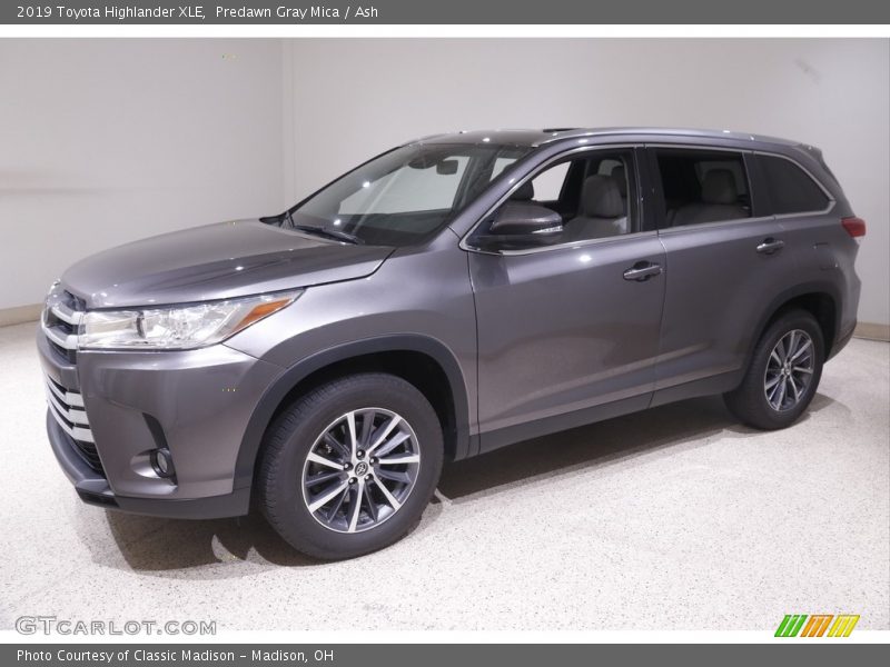 Predawn Gray Mica / Ash 2019 Toyota Highlander XLE