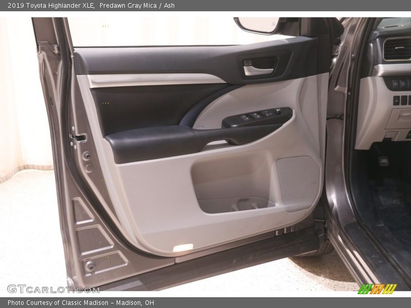 Predawn Gray Mica / Ash 2019 Toyota Highlander XLE