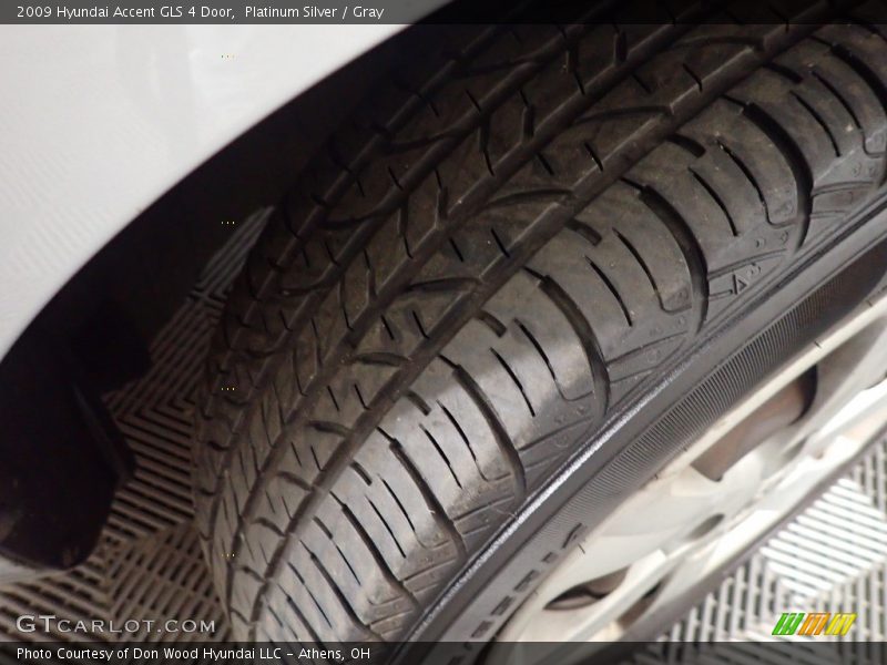 Platinum Silver / Gray 2009 Hyundai Accent GLS 4 Door