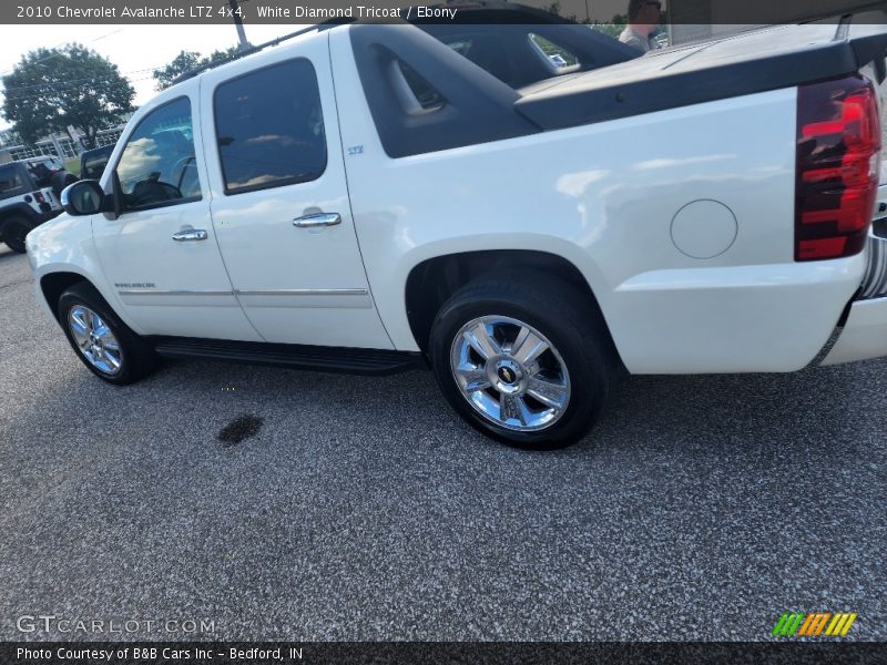 White Diamond Tricoat / Ebony 2010 Chevrolet Avalanche LTZ 4x4