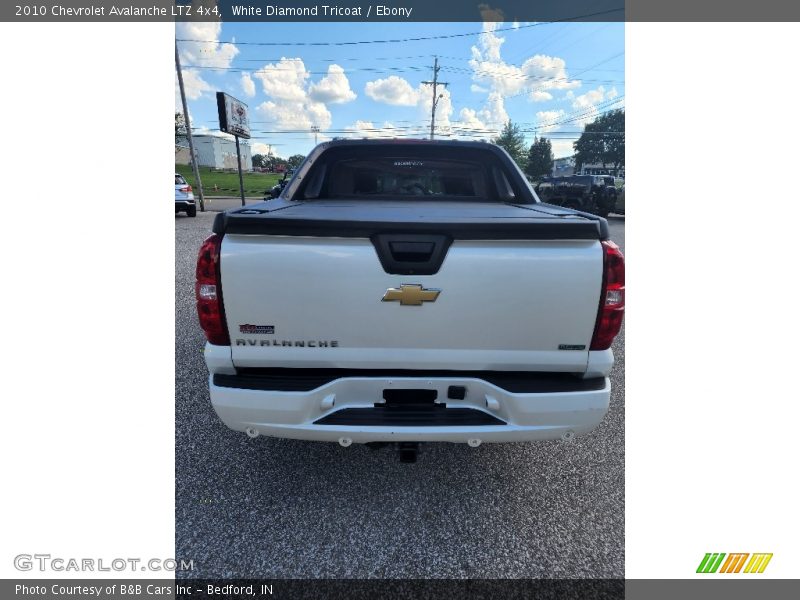 White Diamond Tricoat / Ebony 2010 Chevrolet Avalanche LTZ 4x4