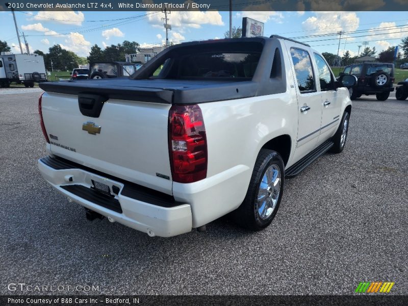White Diamond Tricoat / Ebony 2010 Chevrolet Avalanche LTZ 4x4