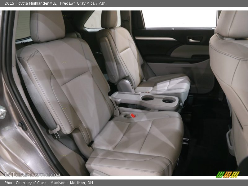 Predawn Gray Mica / Ash 2019 Toyota Highlander XLE