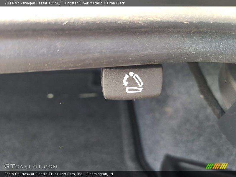 Tungsten Silver Metallic / Titan Black 2014 Volkswagen Passat TDI SE