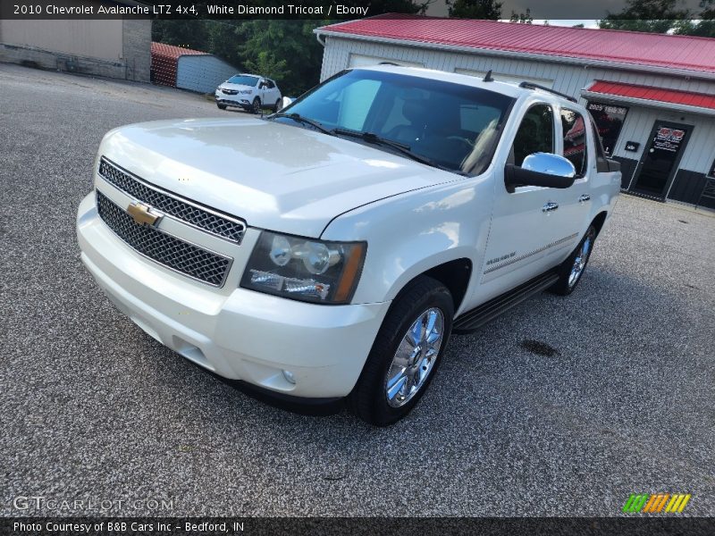 White Diamond Tricoat / Ebony 2010 Chevrolet Avalanche LTZ 4x4