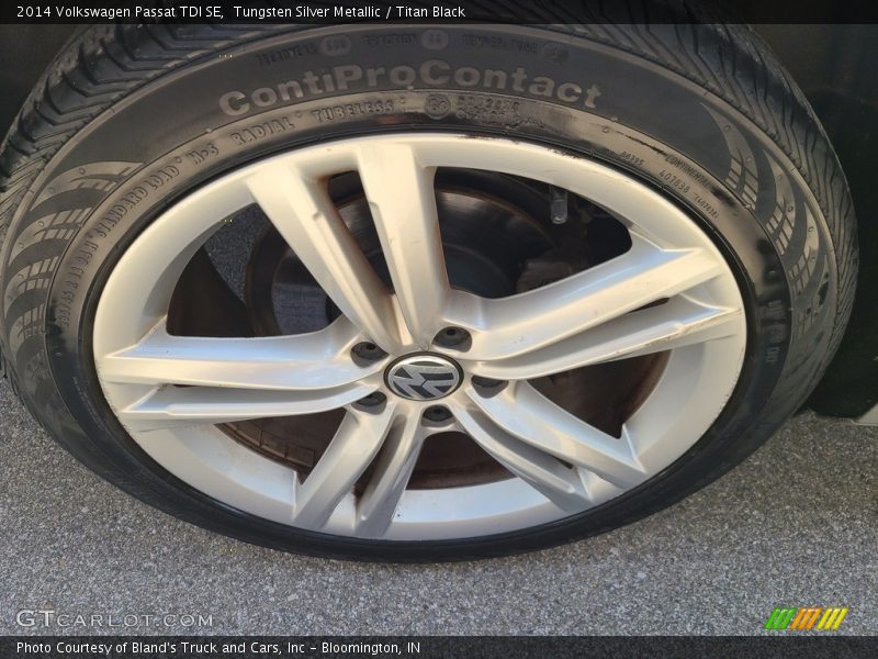 Tungsten Silver Metallic / Titan Black 2014 Volkswagen Passat TDI SE