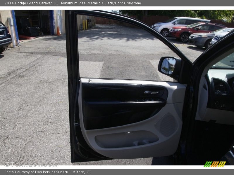 Maximum Steel Metallic / Black/Light Graystone 2014 Dodge Grand Caravan SE