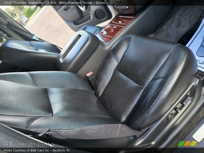 White Diamond Tricoat / Ebony 2010 Chevrolet Avalanche LTZ 4x4