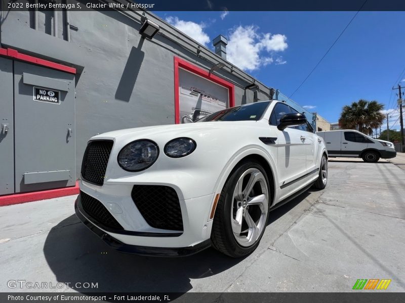 Glacier White / Hotspur 2022 Bentley Bentayga S