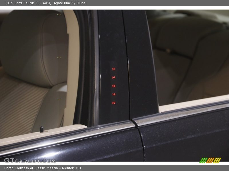 Agate Black / Dune 2019 Ford Taurus SEL AWD