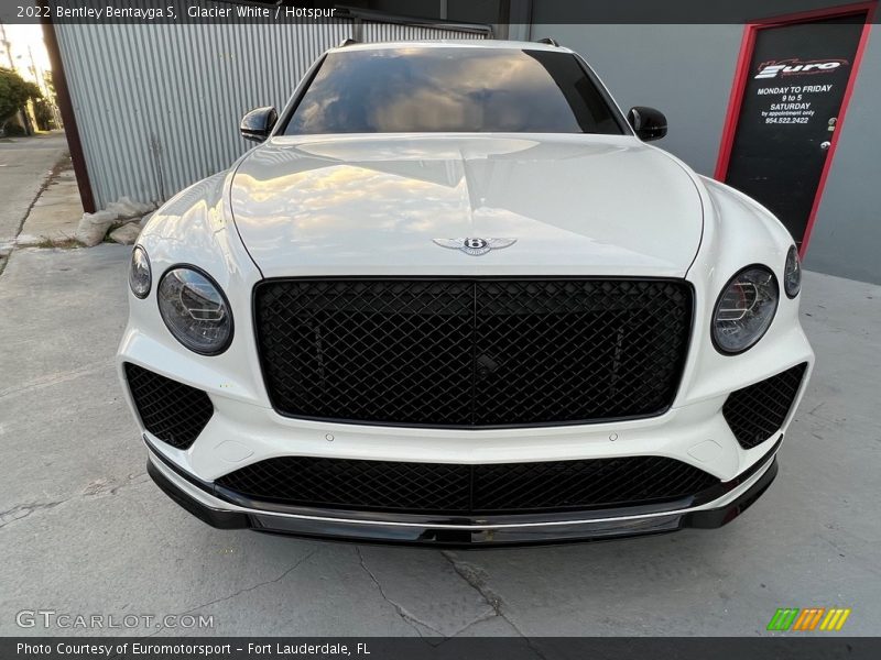 Glacier White / Hotspur 2022 Bentley Bentayga S