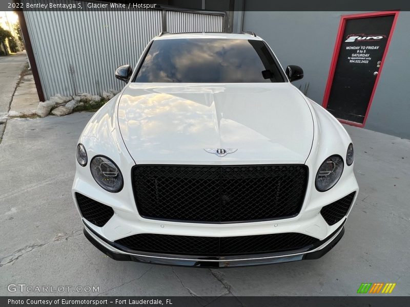 Glacier White / Hotspur 2022 Bentley Bentayga S