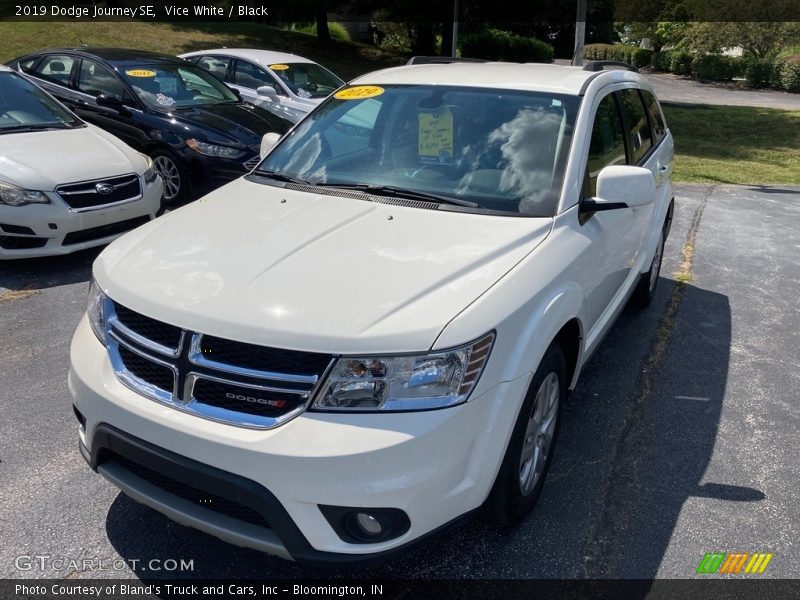 Vice White / Black 2019 Dodge Journey SE