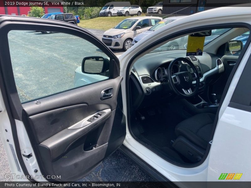 Vice White / Black 2019 Dodge Journey SE