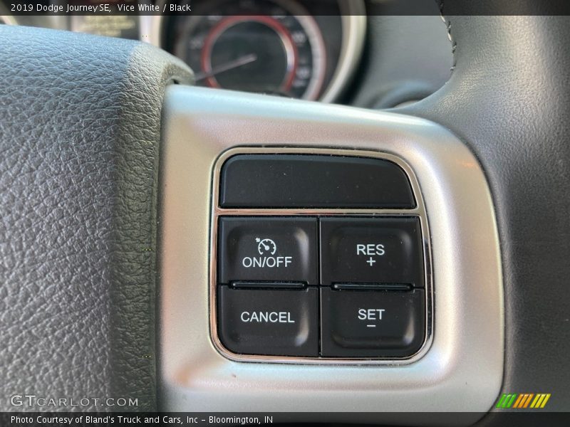 Vice White / Black 2019 Dodge Journey SE