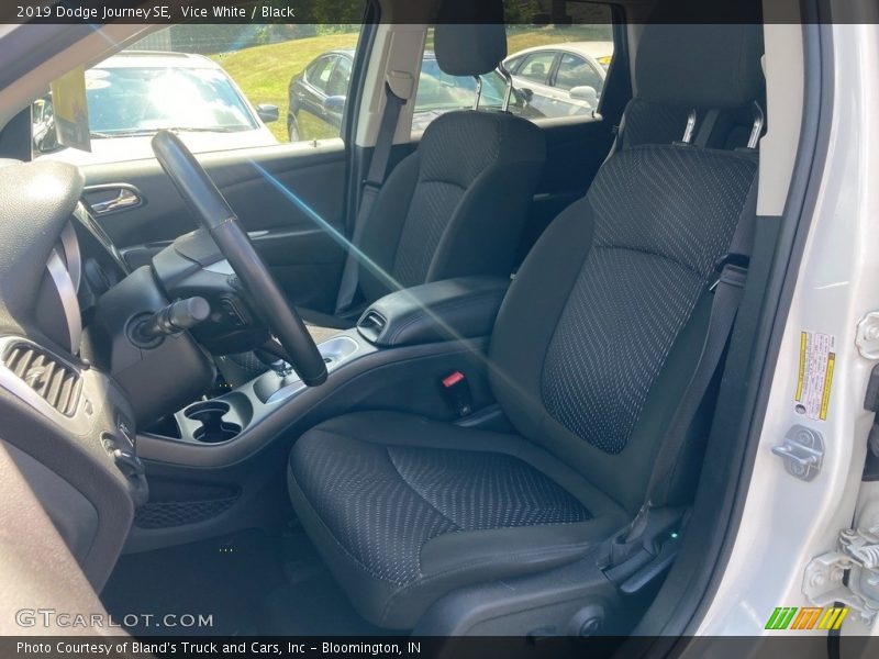 Vice White / Black 2019 Dodge Journey SE