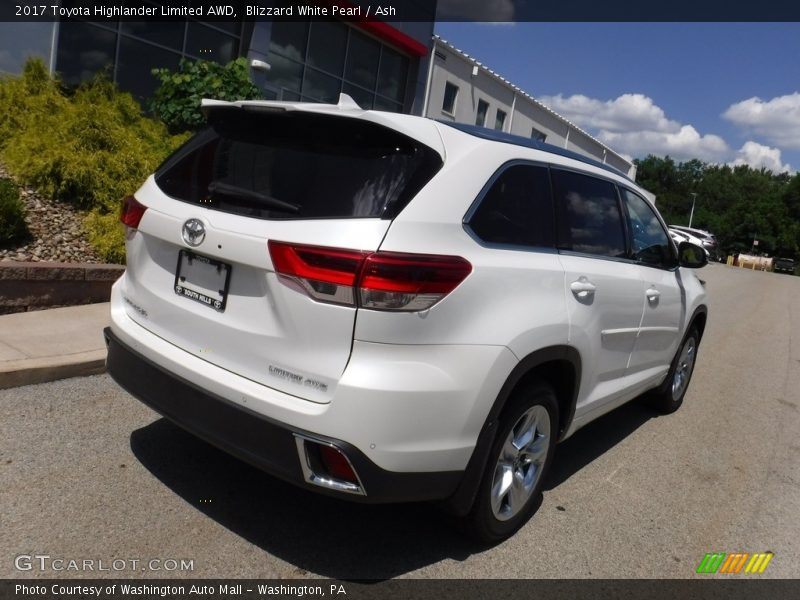 Blizzard White Pearl / Ash 2017 Toyota Highlander Limited AWD