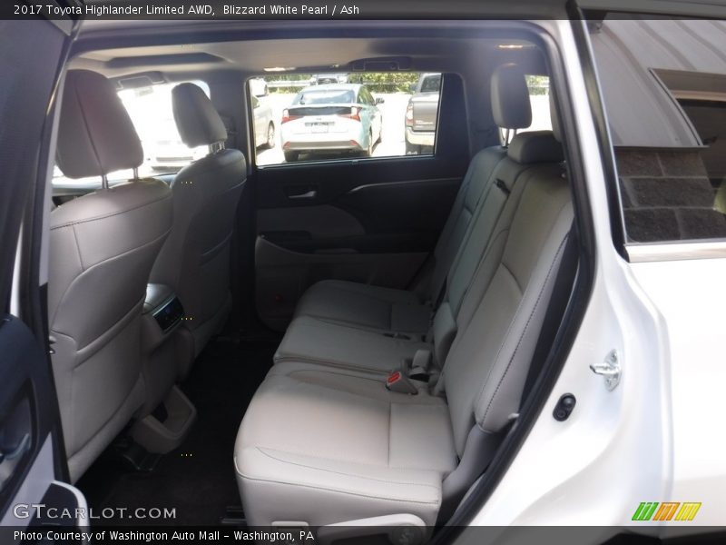 Blizzard White Pearl / Ash 2017 Toyota Highlander Limited AWD