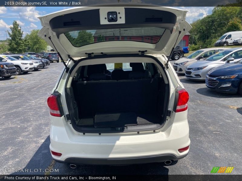 Vice White / Black 2019 Dodge Journey SE