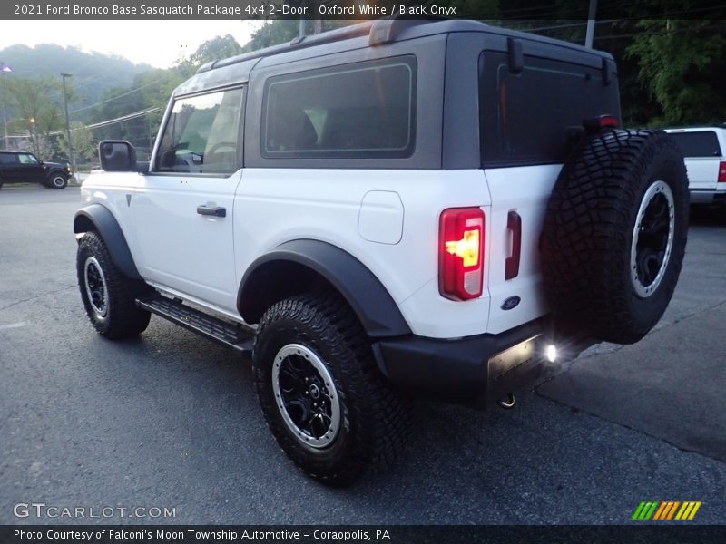 Oxford White / Black Onyx 2021 Ford Bronco Base Sasquatch Package 4x4 2-Door