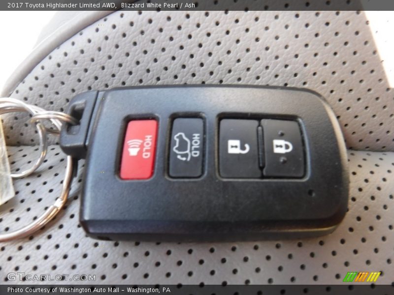 Blizzard White Pearl / Ash 2017 Toyota Highlander Limited AWD