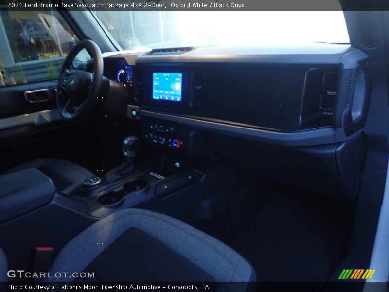 Oxford White / Black Onyx 2021 Ford Bronco Base Sasquatch Package 4x4 2-Door