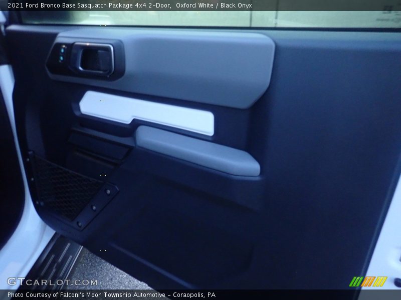 Oxford White / Black Onyx 2021 Ford Bronco Base Sasquatch Package 4x4 2-Door
