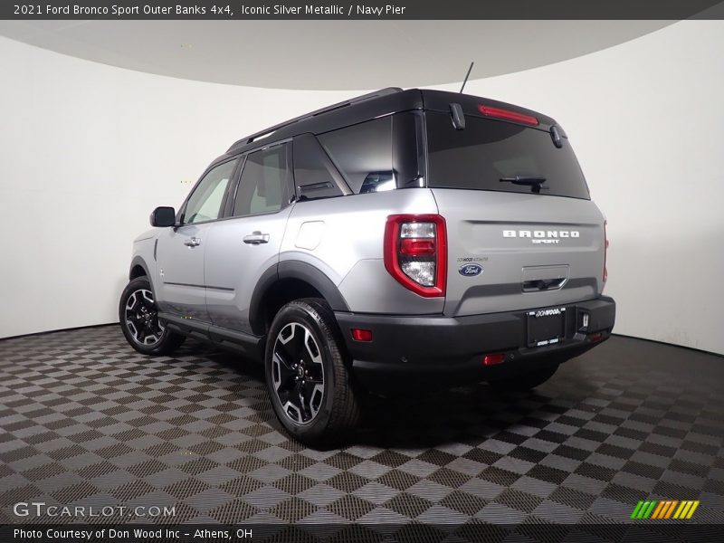 Iconic Silver Metallic / Navy Pier 2021 Ford Bronco Sport Outer Banks 4x4