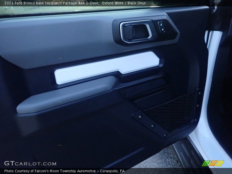 Oxford White / Black Onyx 2021 Ford Bronco Base Sasquatch Package 4x4 2-Door