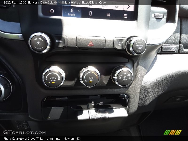Bright White / Black/Diesel Gray 2022 Ram 1500 Big Horn Crew Cab 4x4