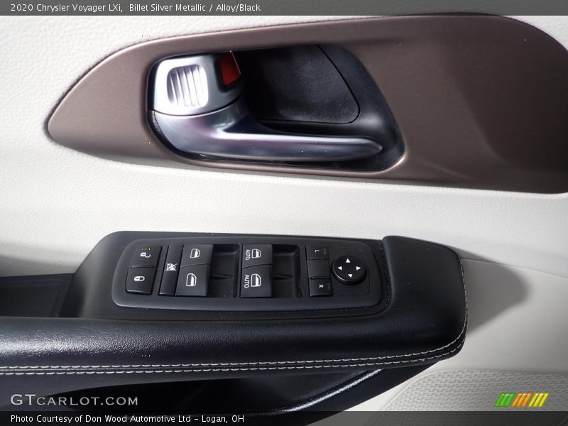 Billet Silver Metallic / Alloy/Black 2020 Chrysler Voyager LXi